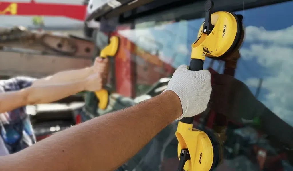 Hyundai Windshield Replacement in Atlanta: SmartSense, Glass, and Cost