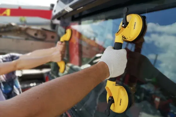 Semi-truck windshield replacement you can count on