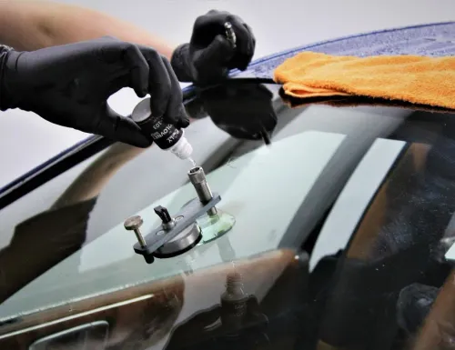 Windshield chip repair vs replacement: When can damage be fixed?