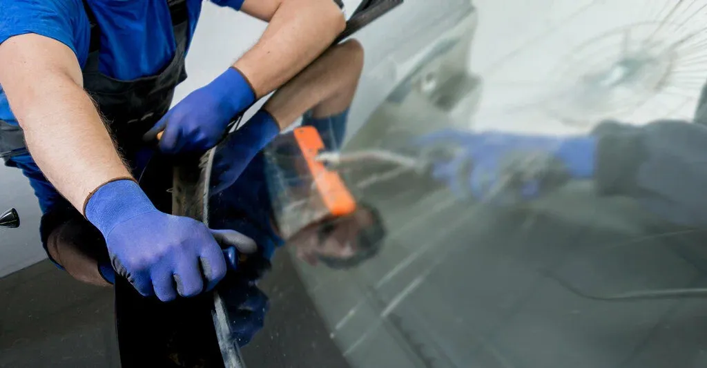 Steps of mobile auto glass repair