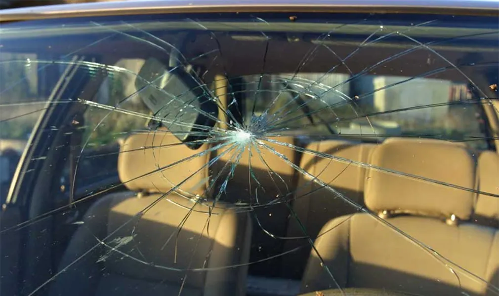 Should I Place a Claim to Replace a Windshield? A Comprehensive Guide