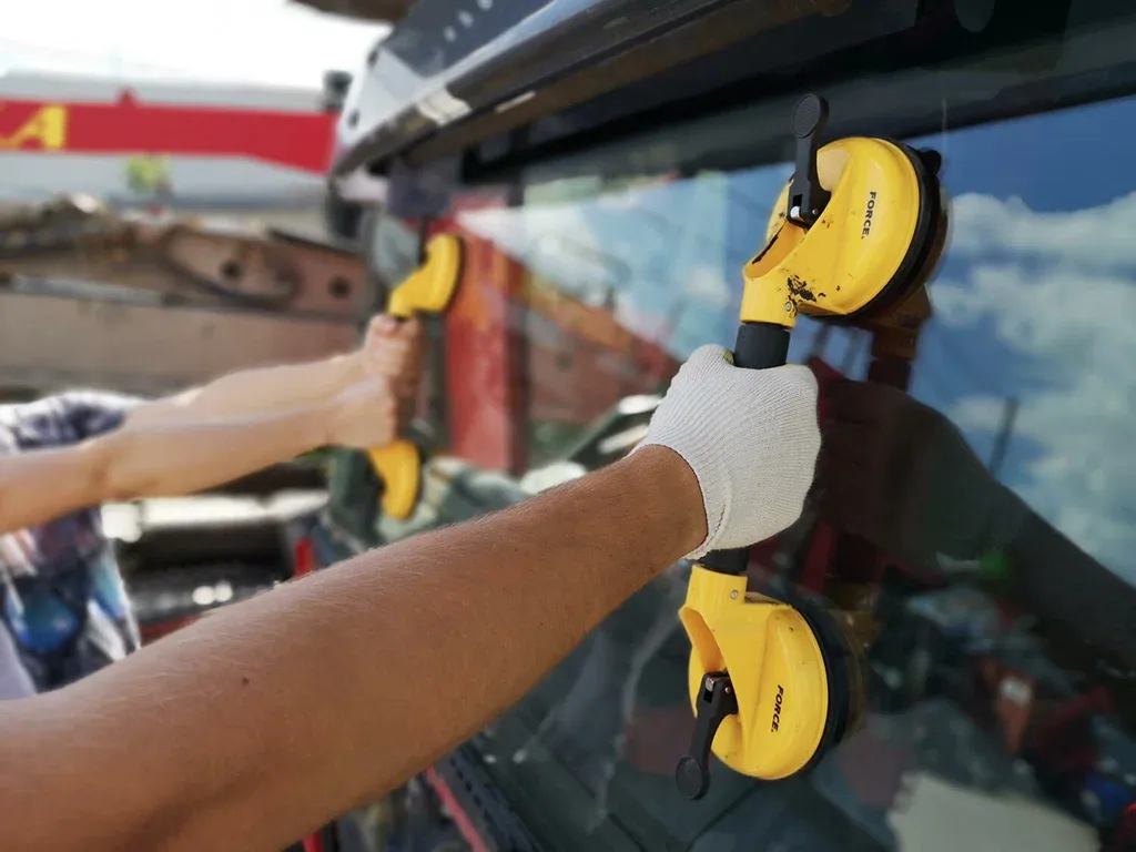 Semi-Truck Windshield Replacement You Can Count On