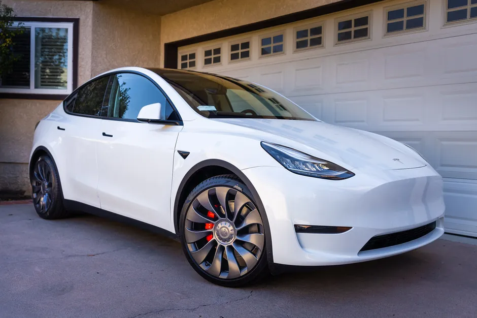 Tesla Model Y windshield repair & replacement in Atlanta, GA