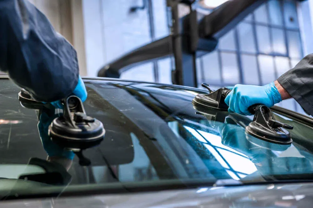 What to Expect During a Mobile Windshield Replacement