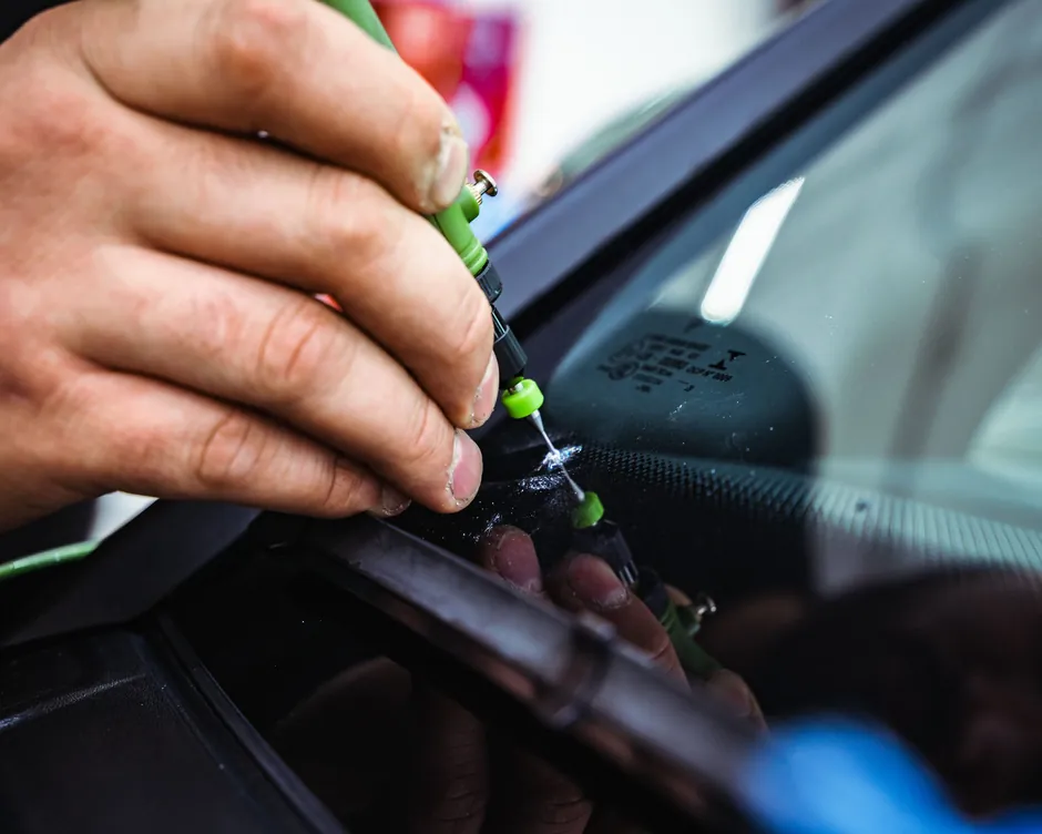 Mobile auto‑glass service across Buckhead