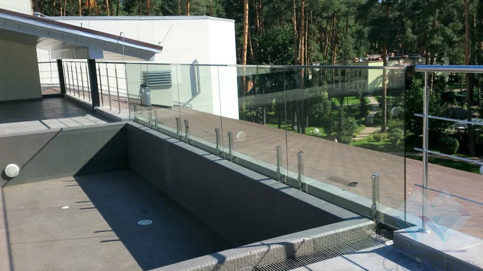 Residential glass repair and installation in Dunwoody, GA