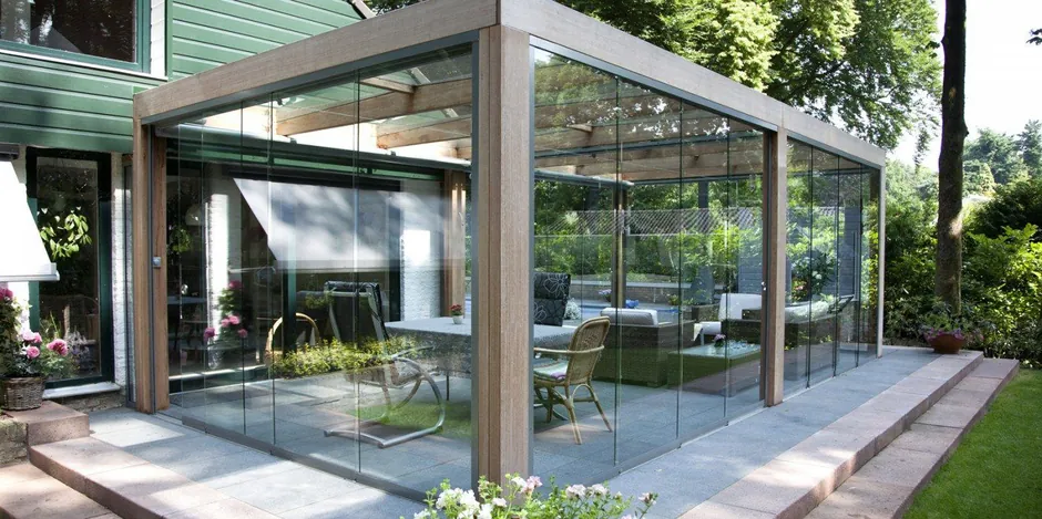 Residential glass repair and installation in Peachtree Corners, GA